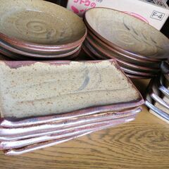 陶器食器セットの画像