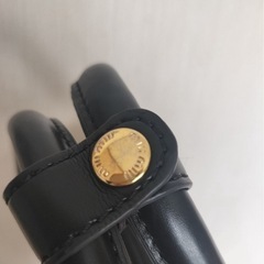 miu miu ブラックバッグの画像