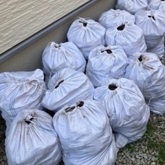土　土嚢袋　20袋程　（粘土質）