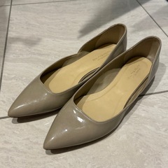 エナメルパンプス