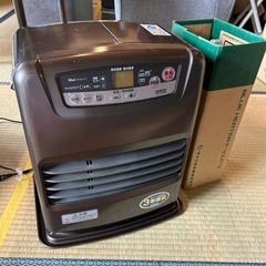 灯油ファンヒーター　灯油缶　