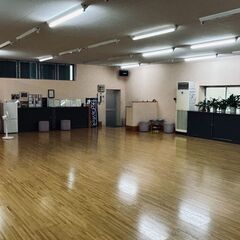 キゾンバ（アフリカ生まれの、男女ペアで踊る最新社交ダンス）の講習会の画像