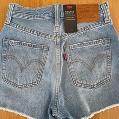 サイズ24　新品　Levis　ショートパンツの画像