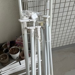 つっぱり棒、支え棒、つっぱり棚