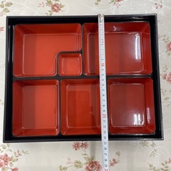 幕の内弁当箱の画像