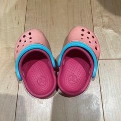 11.5 クロックス　正規品　ピンク　サンダルの画像