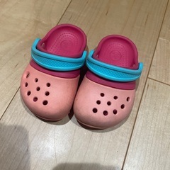 11.5 クロックス　正規品　ピンク　サンダルの画像