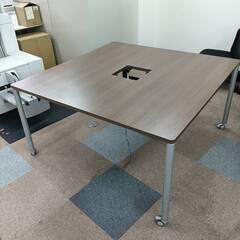 【良品】広々使える！木目調 正方形テーブル (140cm×140cm) の画像