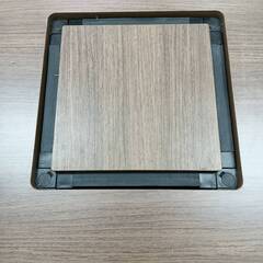 【良品】広々使える！木目調 正方形テーブル (140cm×140cm) の画像
