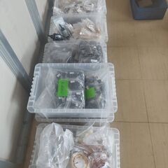 移転のため手芸材料その他を処分します。