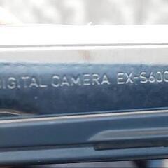 CASIO    EXILIM    EX-S600　　
充電器付きの画像