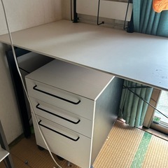 オフィスデスクの画像