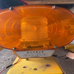 黄色警告灯　
散光式警光燈　パトライトの画像