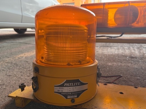 黄色警告灯　
散光式警光燈　パトライト