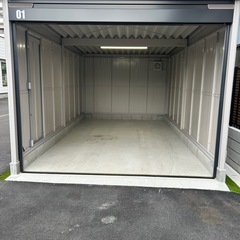 貸しガレージ　レンタルガレージ　埼玉県越谷市　ガレージハウス　電動シャッター - 越谷市
