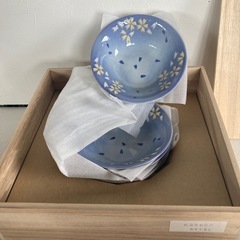 お皿とお箸のセットの画像