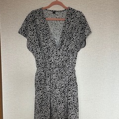 UNIQLOユニクロ　花柄オールインワン　ショート丈　Sサイズ　
