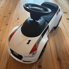 Audi　乗用おもちゃ　子供用