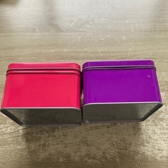 アルミ缶の小物入れや化粧品など。
の画像