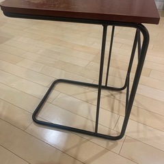 サイドテーブルを無料で譲ります

