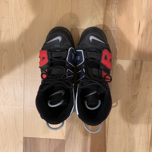 NIKE
