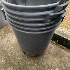 【値下げ】中くらいの植木鉢8つ