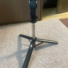 伸縮式三脚 自撮り棒機能付き/リングライト/イヤホン片耳