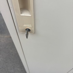 鍵付き鉄ロッカーの画像