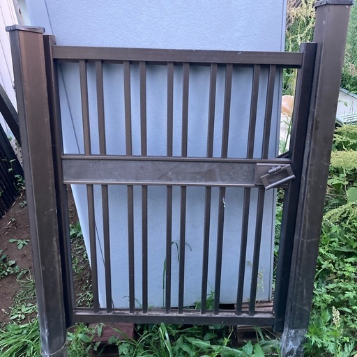門扉　　
