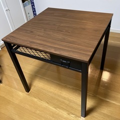 収納付き！　ダイニングテーブル