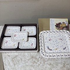 【新品未使用】🦋花畑に舞うちょうちょ柄が可愛い🦋スクエア型プレー...