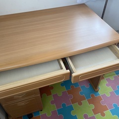 こども用学習机の画像