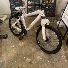 24インチ　マウンテンバイク　前輪フォークサスペンション　新品　...