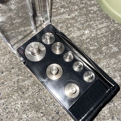 上皿天秤（重り付き）の画像