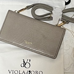 新品❣️ヴィオラドーロ アドリア リザード型押し スマホポシェットtaupの画像