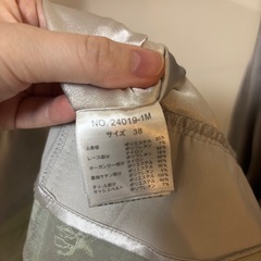 シルバーとミントのパーティードレスの画像