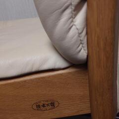 白い椅子の画像