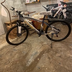 26インチ　マウンテンバイク　前輪フォークサスペンション　新品　...