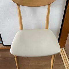 ダイニングテーブルの椅子無料‼️
