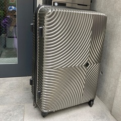 ブランド大型スーツケース65✖️50✖️35センチ