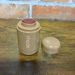 rhodeチーク、リップグロスの画像