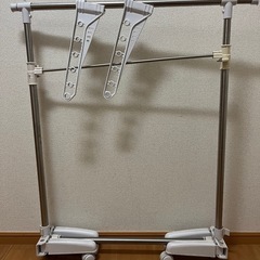 【お譲り先決定済】キャスター付き伸縮式ハンガーラック（室内用物干し）