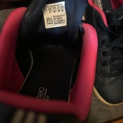 adidas スニーカーの画像
