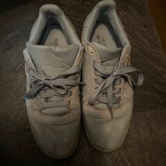 adidas スニーカーの画像
