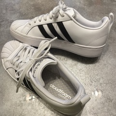 adidas スニーカー レディース 23.0cm
の画像
