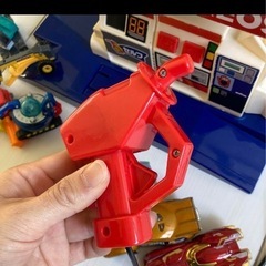 トミカ ガソリンスタンド おもちゃ 車とセット 動作確認済み  おまけ付き パズルの画像