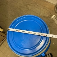 値下げ！樹脂タンク　密閉バンド付き　小さめの画像
