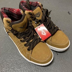 新品🔴ブランドトレッキングスニーカー26.5センチ