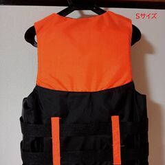 ライフジャケット  新品　子供用 呼び子付き 救命胴衣 　海水浴　釣り 2点の画像