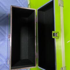 レトロなカセットケースの画像